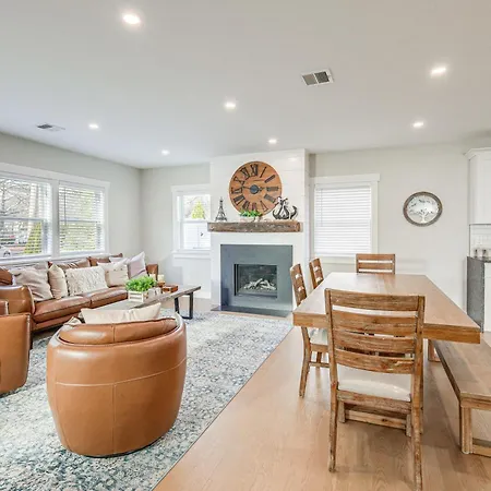 Modern Cape Cod Home With Patio 2 Mi To Beaches!